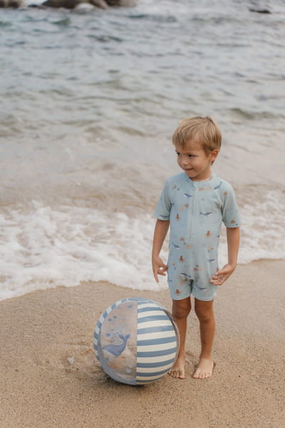 pol_pl_Little-Dutch-Swimsuit-z-krotkim-rekawem-Ocean-Friends-62-68-5893_6.jpg