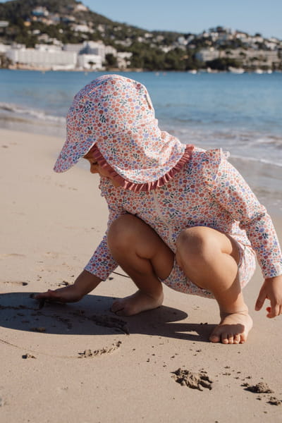 pol_pl_Little-Dutch-Swimsuit-z-dlugim-rekawem-Dreamy-Flowerfield-UPF40-62-68-5869_13.jpg