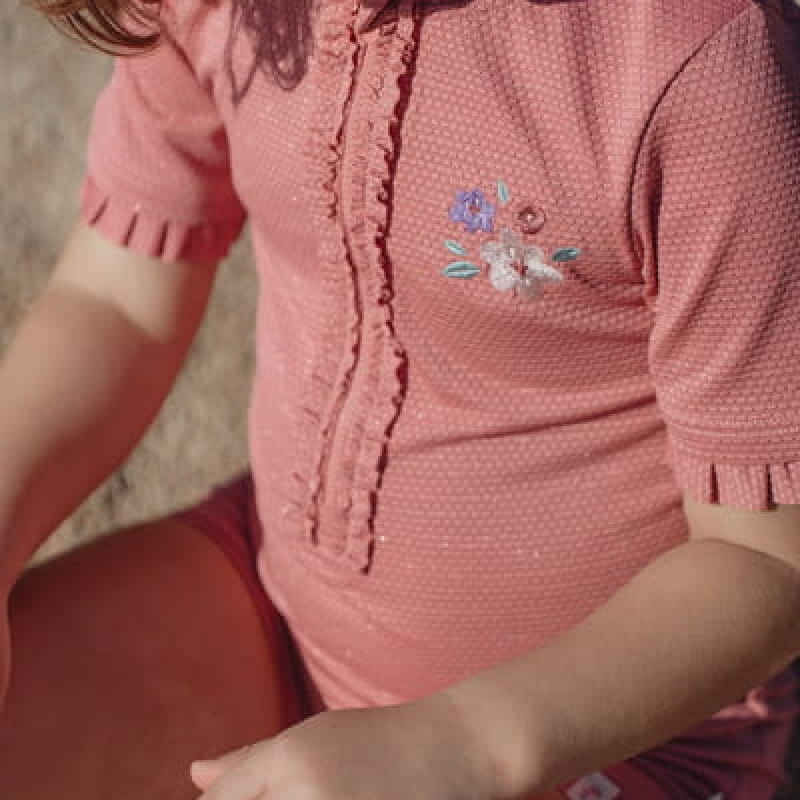 pol_pl_Little-Dutch-Swimsuit-z-krotkim-rekawem-Dreamy-Pink-Sparkle-62-68-5889_4.jpg