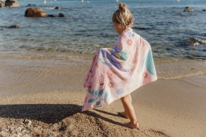 pol_pl_Little-Dutch-Recznik-plazowy-Dreamy-Mermaid-Multicolour-60x120cm-5926_3.jpg