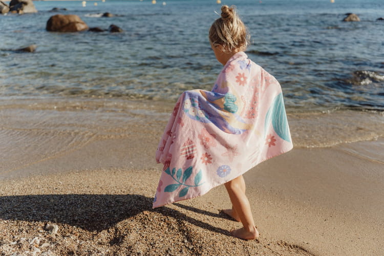 pol_pl_Little-Dutch-Recznik-plazowy-Dreamy-Mermaid-Multicolour-60x120cm-5926_3.jpg