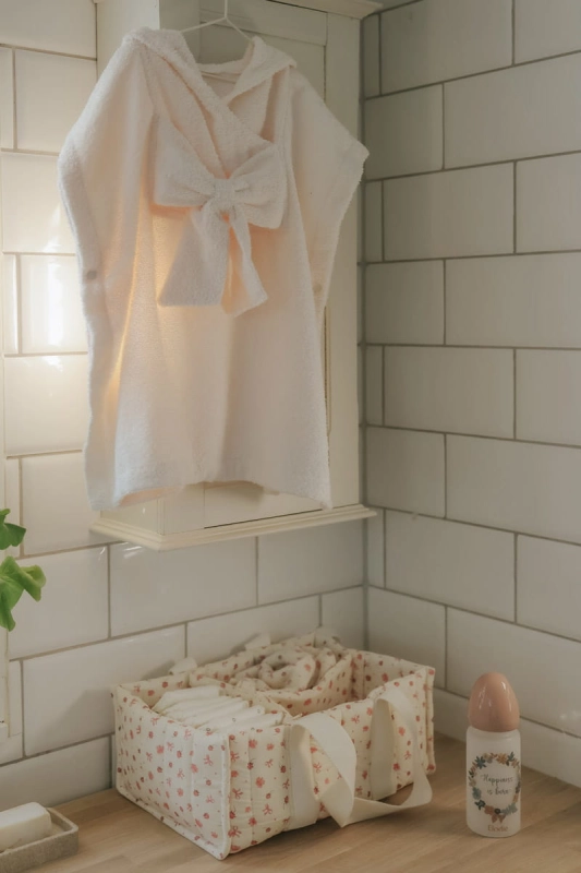 pol_pl_Elodie-Details-Poncho-kapielowe-creamy-white-35913_1.jpg