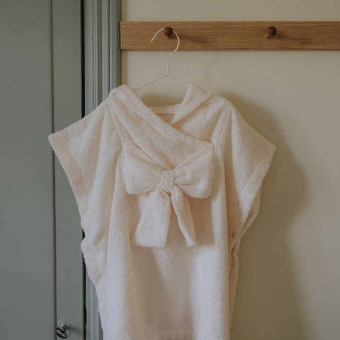 pol_pl_Elodie-Details-Poncho-kapielowe-creamy-white-35913_2.jpg