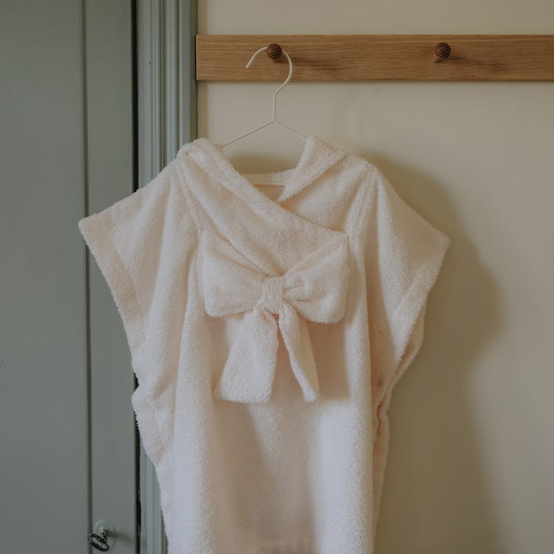 pol_pl_Elodie-Details-Poncho-kapielowe-creamy-white-35913_2.jpg