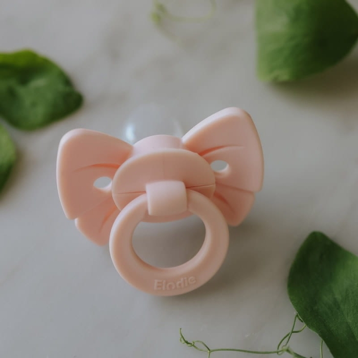 pol_pl_ELODIE-DETAILS-smoczek-silikonowy-Binky-Bow-0-6-m-misty-pink-36103_10.jpg