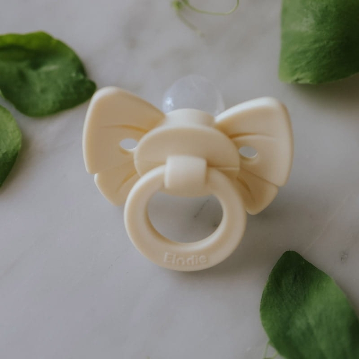 pol_pl_ELODIE-DETAILS-smoczek-silikonowy-Binky-Bow-0-6m-oat-white-36104_7.jpg