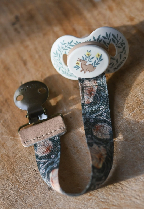 pol_pl_Elodie-Details-zawieszka-do-smoczka-Pimpernel-33962_1.jpg