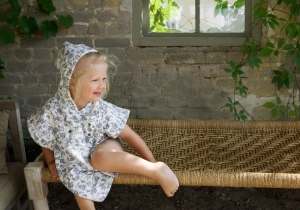 pol_pl_Elodie-Details-Poncho-kapielowe-Garden-Leo-Toile-35431_1.jpg