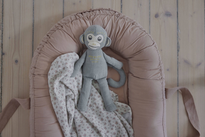 pol_pl_Elodie-Details-Przytulanka-Maskotka-Playful-Pebble-30955_4.jpg