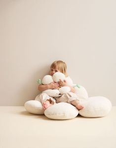 pol_pl_Kids-Concept-Poduszka-kwiatek-36009_1.jpg