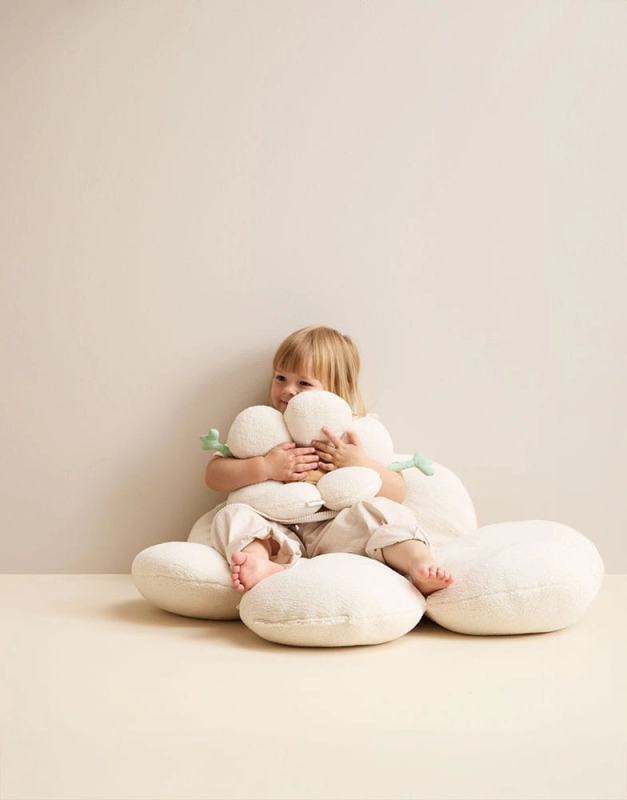 pol_pl_Kids-Concept-Poduszka-kwiatek-36009_1.jpg