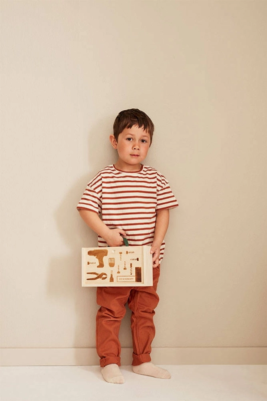 pol_pl_Kids-Concept-walizka-z-drewnianymi-narzedziami-KIDS-HUB-32421_9.jpg