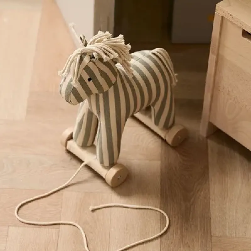 pol_pl_Kids-Concept-Konik-do-ciagniecia-Sam-AIDEN-35674_5.webp