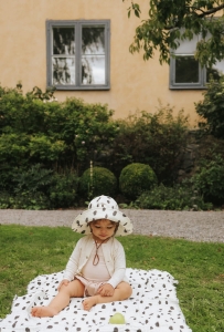 pol_pl_Elodie-Details-Kapelusz-przeciwsloneczny-2-3-lata-dalmatian-dots-grande-35975_1.jpg