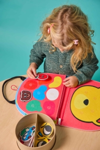 pol_pl_MONTESSORI-MIEKKA-KSIAZKA-AKTYWIZUJACA-KSZTALTY-I-KOLORY-371_4.jpg