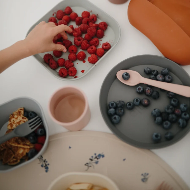 bigdinnerware_shoot_59of88_8ccbc116-9c8d-4fb7-b379-96fdf52041e4.webp