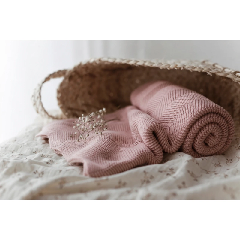 bambusowy-kocyk-powder-pink-jasny-roz-80x100-fir-my-memi (1).webp